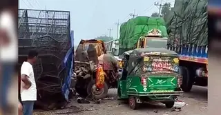 হবিগঞ্জে ট্রাক-পিকআপ-সিএনজির ত্রিমুখী সংঘর্ষে নিহত ১, আহত ৩